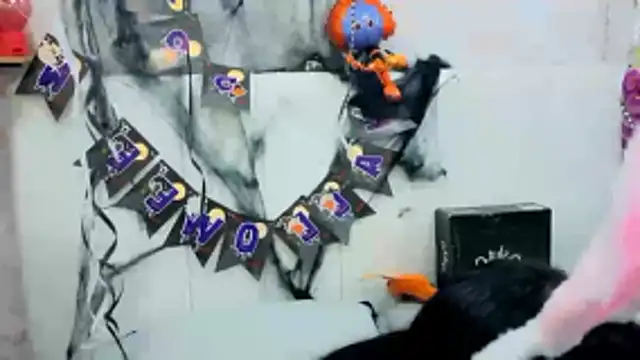 Snapshot of VioletxBloom chatting on October 2025 09:30:01 PM VioletxBloom online show from October 2025 09:30:01 PM