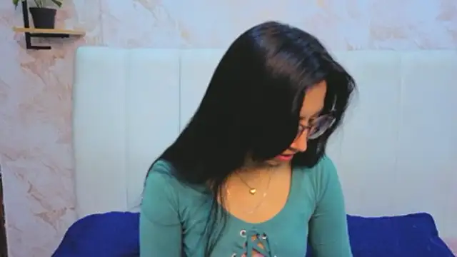 Snapshot of VioletxBloom chatting on November 2025 07:46:01 PM VioletxBloom online show from November 2025 07:46:01 PM