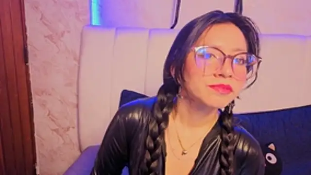 Snapshot of VioletxBloom chatting on November 2025 11:37:02 PM VioletxBloom online show from November 2025 11:37:02 PM