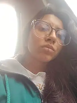 Snapshot of VioletxBloom chatting on December 2025 05:50:01 PM VioletxBloom online show from December 2025 05:50:01 PM