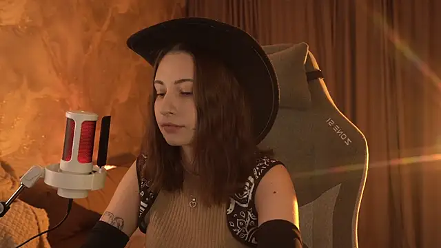 Snapshot of LumeNova chatting on April 2026 08:44:01 PM LumeNova online show from April 2026 08:44:01 PM