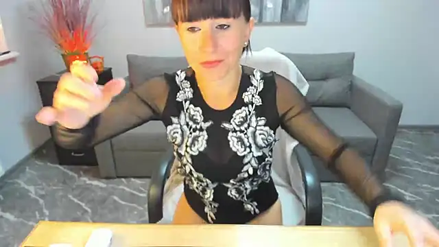 Betty Jone online show from September 2025 05:31:01 AM