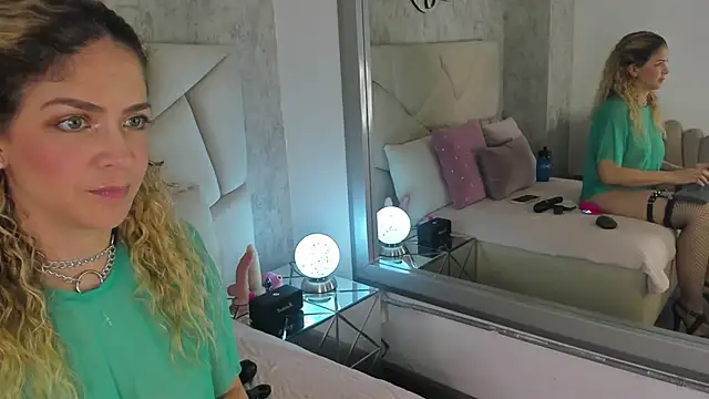 Snapshot of Velora__ chatting on December 2025 03:48:01 AM Velora online show from December 2025 03:48:01 AM