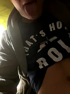 Snapshot of ziolsonek chatting on November 2025 12:10:02 AM ziolsonek online show from November 2025 12:10:02 AM