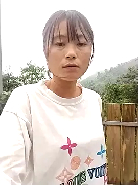 Snapshot of linda_bae00 chatting on September 2025 02:33:01 AM linda bae00 online show from September 2025 02:33:01 AM