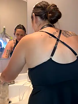 lillylooney online show from September 2025 05:33:01 AM