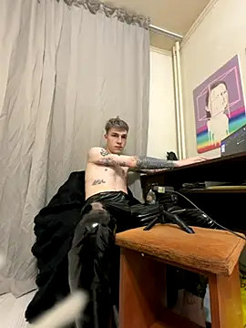 Snapshot of davesinner chatting on November 2025 07:58:02 PM davesinner online show from November 2025 07:58:02 PM