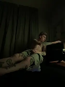 Snapshot of davesinner chatting on November 2025 03:49:01 AM davesinner online show from November 2025 03:49:01 AM