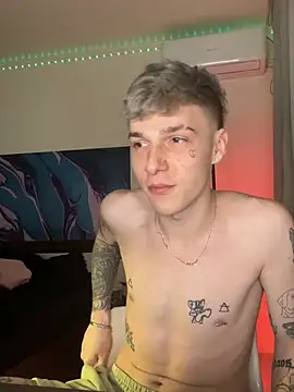 Snapshot of davesinner chatting on February 2026 11:56:02 PM davesinner online show from February 2026 11:56:02 PM