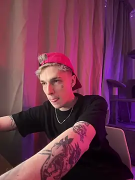 Snapshot of davesinner chatting on February 2026 08:32:02 PM davesinner online show from February 2026 08:32:02 PM