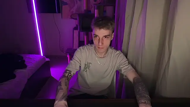 Snapshot of davesinner chatting on April 2026 09:34:01 PM davesinner online show from April 2026 09:34:01 PM