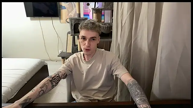 Snapshot of davesinner chatting on April 2026 02:03:01 PM davesinner online show from April 2026 02:03:01 PM