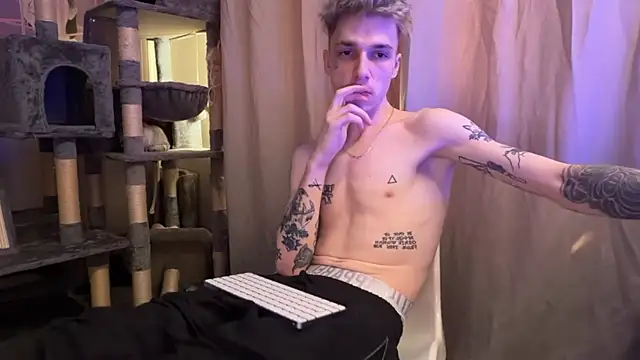 Snapshot of davesinner chatting on April 2026 09:54:02 AM davesinner online show from April 2026 09:54:02 AM