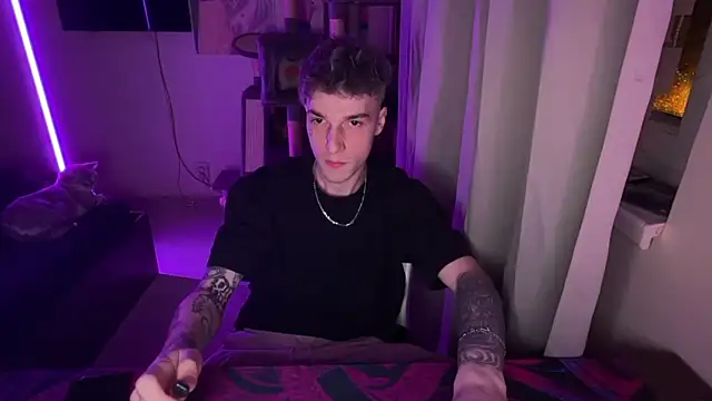 Snapshot of davesinner chatting on April 2026 07:30:01 PM davesinner online show from April 2026 07:30:01 PM