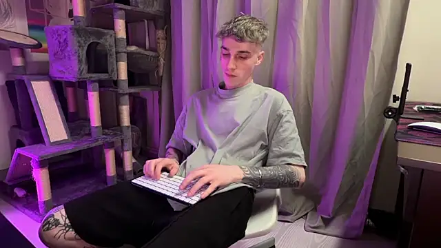 Snapshot of davesinner chatting on April 2026 06:25:02 PM davesinner online show from April 2026 06:25:02 PM