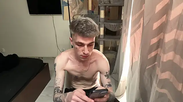 Snapshot of davesinner chatting on April 2026 08:43:01 AM davesinner online show from April 2026 08:43:01 AM