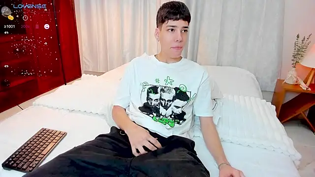 Snapshot of oblivion_deku chatting on October 2025 01:20:01 PM oblivion deku online show from October 2025 01:20:01 PM