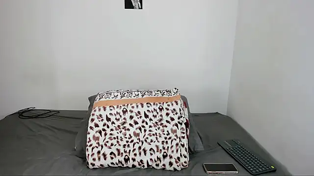 Snapshot of v3niceb1tch chatting on November 2025 04:52:01 PM v3niceb1tch online show from November 2025 04:52:01 PM