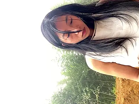 Snapshot of EmLy02 chatting on November 2025 12:22:01 AM EmLy02 online show from November 2025 12:22:01 AM