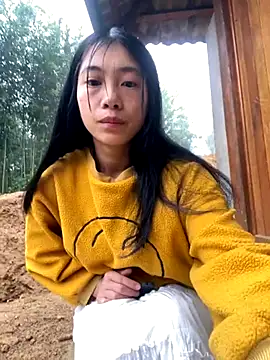 Snapshot of EmLy02 chatting on November 2025 12:00:01 AM EmLy02 online show from November 2025 12:00:01 AM