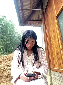 Snapshot of EmLy02 chatting on November 2025 01:26:02 AM EmLy02 online show from November 2025 01:26:02 AM