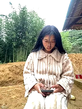 Snapshot of EmLy02 chatting on November 2025 12:43:02 AM EmLy02 online show from November 2025 12:43:02 AM