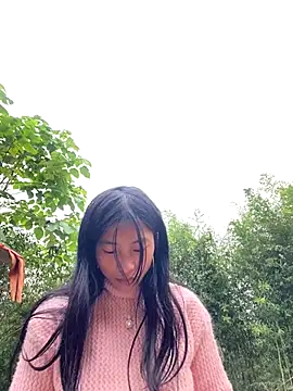 Snapshot of EmLy02 chatting on November 2025 01:37:01 AM EmLy02 online show from November 2025 01:37:01 AM