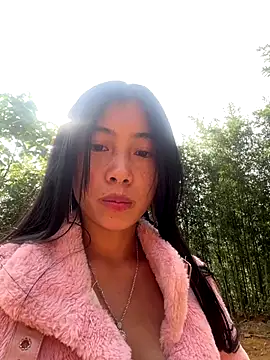 Snapshot of EmLy02 chatting on December 2025 02:17:02 AM EmLy02 online show from December 2025 02:17:02 AM