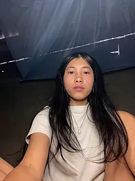 Snapshot of EmLy02 chatting on December 2025 01:21:02 AM EmLy02 online show from December 2025 01:21:02 AM