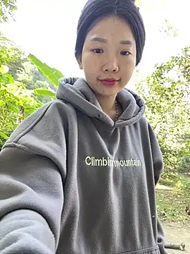 Miumieu online show from November 2025 02:03:01 AM