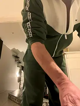 AZOPMOB18999 online show from December 2025 07:56:02 PM