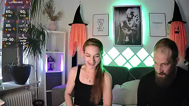 Snapshot of XBellaXundXUweX chatting on October 2025 08:45:02 AM XBellaXundXUweX online show from October 2025 08:45:02 AM