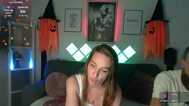 Snapshot of XBellaXundXUweX chatting on October 2025 07:03:02 PM XBellaXundXUweX online show from October 2025 07:03:02 PM