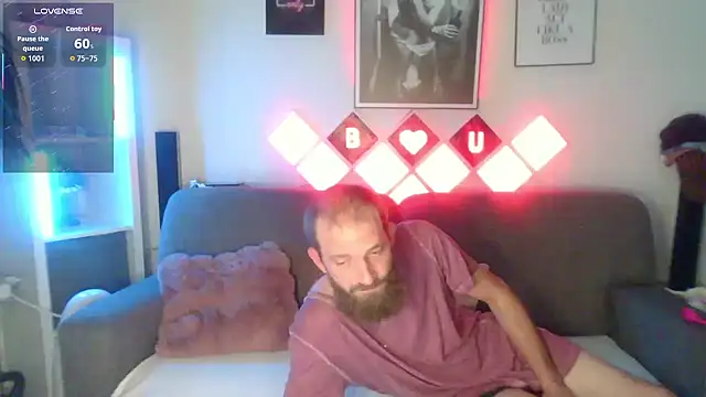 Snapshot of XBellaXundXUweX chatting on November 2025 07:37:01 PM XBellaXundXUweX online show from November 2025 07:37:01 PM