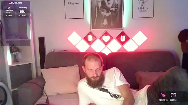 Snapshot of XBellaXundXUweX chatting on November 2025 07:56:02 PM XBellaXundXUweX online show from November 2025 07:56:02 PM