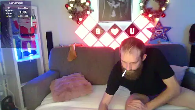 Snapshot of XBellaXundXUweX chatting on December 2025 07:33:02 PM XBellaXundXUweX online show from December 2025 07:33:02 PM