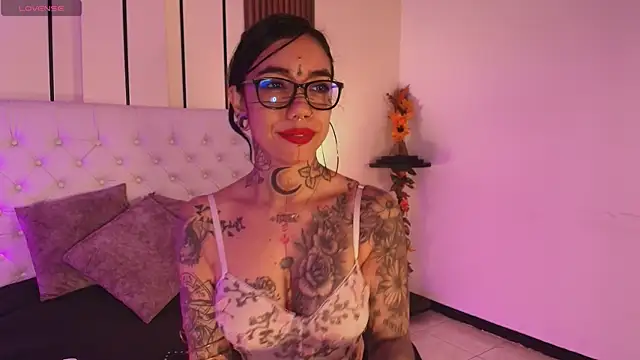 Snapshot of ViolettaAlemida chatting on January 2026 01:13:02 PM ViolettaAlemida online show from January 2026 01:13:02 PM