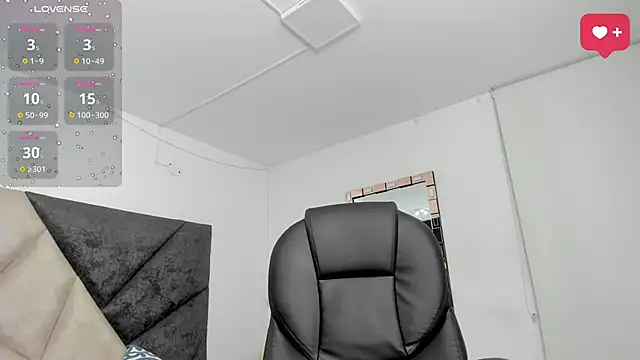 Snapshot of SaraWagner_ chatting on March 2026 12:06:01 AM SaraWagner online show from March 2026 12:06:01 AM