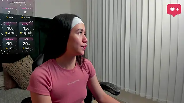 Snapshot of SaraWagner_ chatting on April 2026 11:59:01 PM SaraWagner online show from April 2026 11:59:01 PM