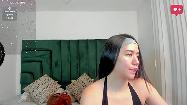 Snapshot of SaraWagner_ chatting on April 2026 12:05:01 AM SaraWagner online show from April 2026 12:05:01 AM