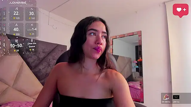 Snapshot of SaraWagner_ chatting on April 2026 12:02:02 AM SaraWagner online show from April 2026 12:02:02 AM