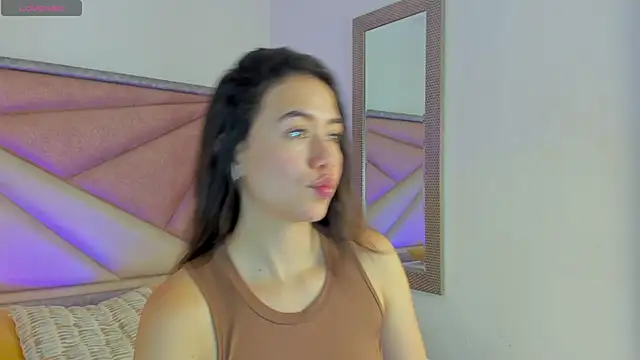 Snapshot of SaraWagner_ chatting on April 2026 12:25:02 AM SaraWagner online show from April 2026 12:25:02 AM