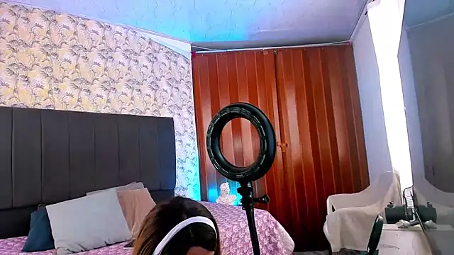 Snapshot of window_to_wonderland1 chatting on September 2025 06:46:01 PM window to wonderland1 online show from September 2025 06:46:01 PM