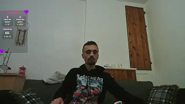 Snapshot of MilotheSwitch chatting on September 2025 08:52:01 PM MilotheSwitch online show from September 2025 08:52:01 PM