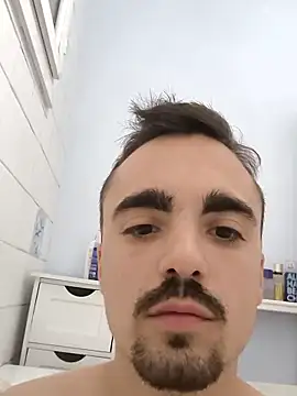 Snapshot of MilotheSwitch chatting on October 2025 07:21:01 PM MilotheSwitch online show from October 2025 07:21:01 PM