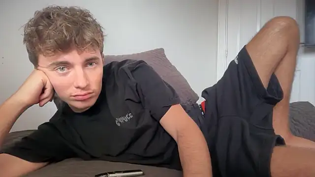 Snapshot of luciancrowe chatting on February 2026 12:19:01 PM luciancrowe online show from February 2026 12:19:01 PM