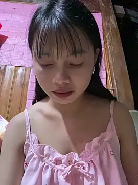 Snapshot of LunaBerry18 chatting on October 2025 02:06:02 PM LunaBerry18 online show from October 2025 02:06:02 PM