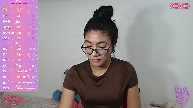 Snapshot of Allison_19__ chatting on October 2025 08:01:01 AM Allison 19 online show from October 2025 08:01:01 AM