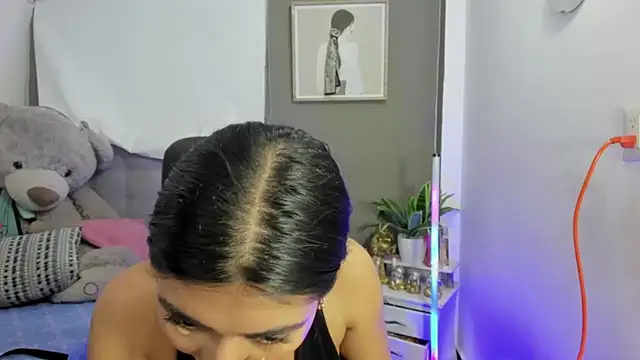 Snapshot of Allison_19__ chatting on November 2025 12:32:01 AM Allison 19 online show from November 2025 12:32:01 AM