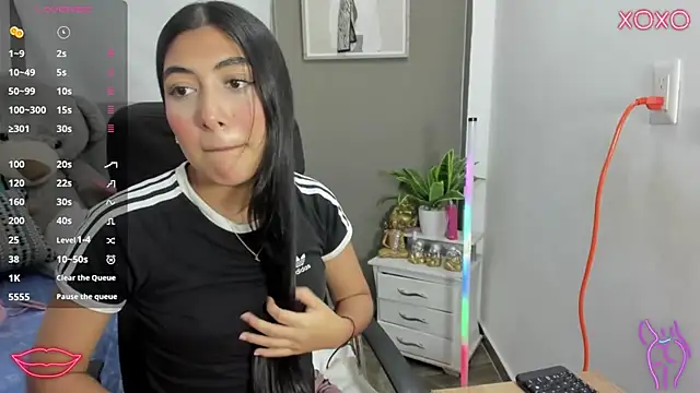 Snapshot of Allison_19__ chatting on November 2025 04:01:02 AM Allison 19 online show from November 2025 04:01:02 AM